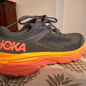 Women’s Size 7 Hoka One One challenger ATR 6